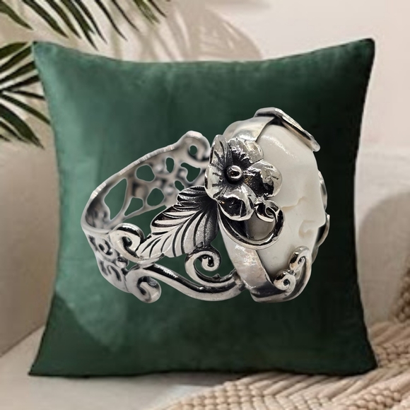 Bali Goddess Carved Bone Floral Sterling Silver Ring. Size 6 - Picture 2 of 4